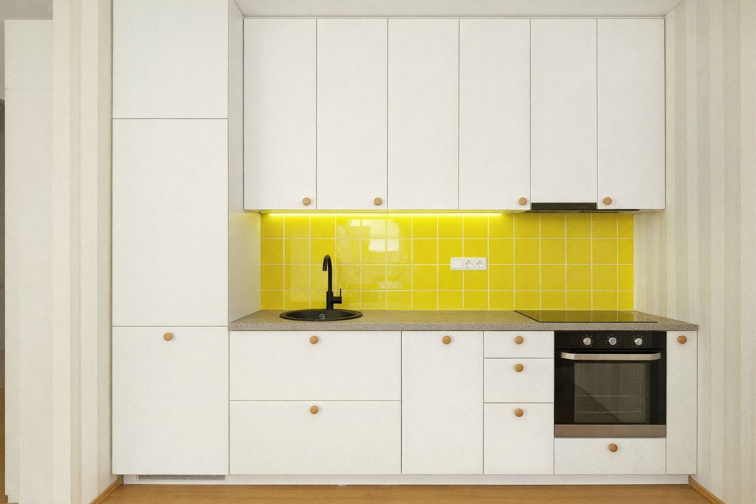 Valkoinen keittiö, jossa on pyöreät puiset keittiön nupit ja kirkkaankeltainen välitila.